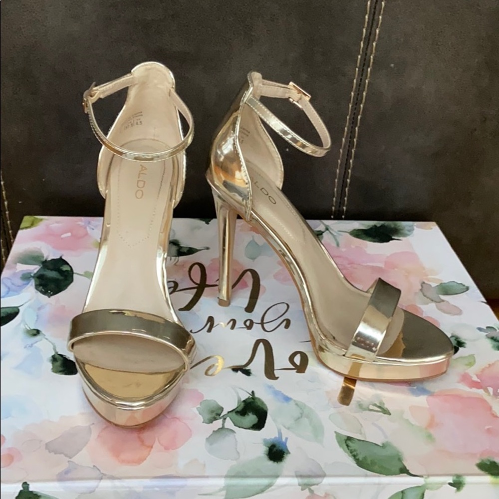 Aldo size 7 gold metallic strappy heels